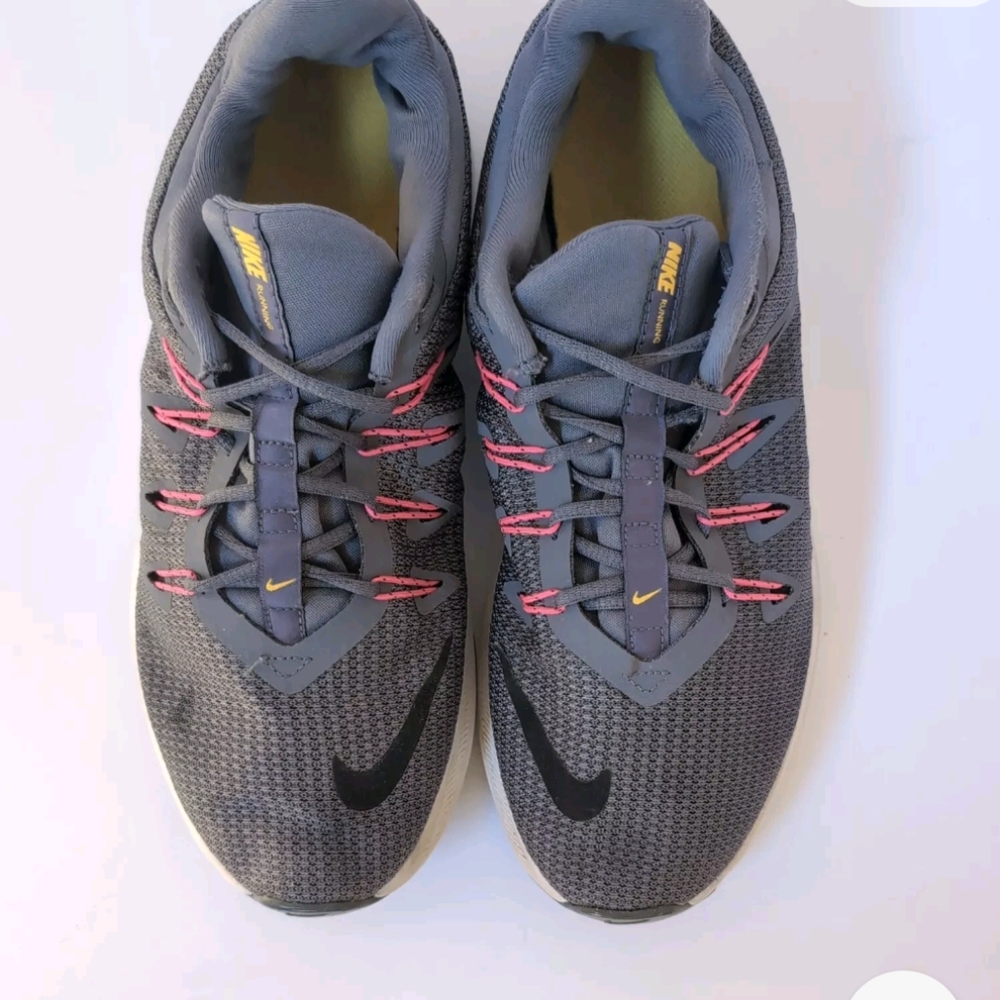 Nike Quest Womens 9.5 Dark Grey Pink Running Shoes 837412-003 Sneaker